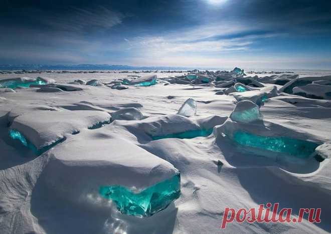 55 «ледяных» фото, которые доказывают, что природа — лучший художник! 1. Ледяные изумруды Байкала2. Пузырек изо льда3. Замерзший маяк на берегу озера Мичиган4. Аккуратно сложенный лед5. Цветочки в скафандрах?6. Замороженные озера7. Искусственные цветы8. Морозные кружева...