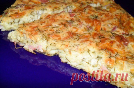 Сырно-колбасно-укропная Вкусняшка.= Ингредиенты:
Сыр твердый(тертый) — 200 г
Укроп(зелень ) — (примерно 1 пучок)
Яйцо куриное— 2 шт
Сметана— 200 г
Мука пшеничная— 3 ст. л.
(иногда я мелко режу колбаску и добавляю туда)
Выкладываем все продукты сразу. Смешиваем ложкой до однородной массы, не сильно и не долго. Затем  выливаем тесто в форму для выпекания,выкладывая её бумагой- пергаментом.  Запекается эта вкуснятина в разогретой до 180 градусов духовке минут 30-35.