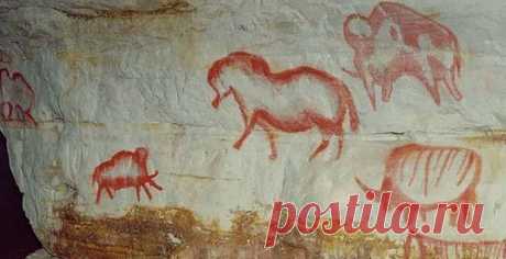 Башкортостан: Капова пещера.  
3 км ходов, петляющих внутри горы, со сталактитами и сталагмитами, свисающими над головами, рисунками времен палеолита и карстовыми озерами  |  Достопримечательности / Путешествия / Моя Планета