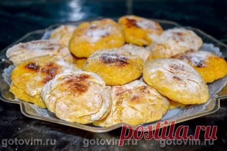 Тыквенное печенье. Рецепт с фото Даже те, кто не любит тыкву, с радостью попробуют это вкусное печенье. Если не знать о составе теста, в готовом виде сложно догадаться, что там есть тыква. Печенье получается мягким, аппетитным и ароматным. При желании его можно посыпать кокосовой стружкой или полить шоколадной глазурью. В любом случае это тыквенное печенье удивит даже искушенного гурмана.
