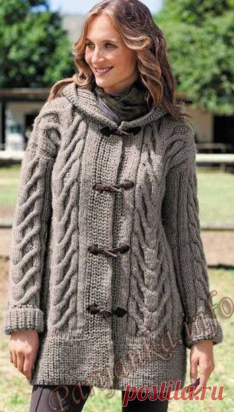 Пальто с капюшоном спицами из Bergere de France