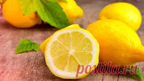 Теперь я буду замораживать лимоны всегда! Лимоны замораживают в основном ради цедры. После размораживания цедра становится более мягкой и ее удобнее употреблять в пищу.
Как и у большинства других фруктов, в кожице лимона сконцентрирован максимум питательных веществ, помогающих регулировать уровень холестерина, укреплять иммунную систему и