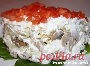 Слоеный салат с курицей “Красная шапочка” | Харч.ру - рецепты для любителей вкусно поесть