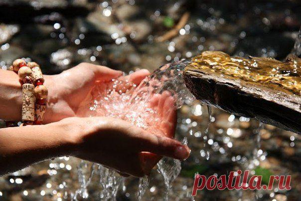 Радуйтесь жизни... Смейтесь от счастья... Улыбок не прячьте... назло всем несчастьям... Живите, любите, безумно и страстно... Грустить не спешите... ведь жизнь так прекрасна!)))