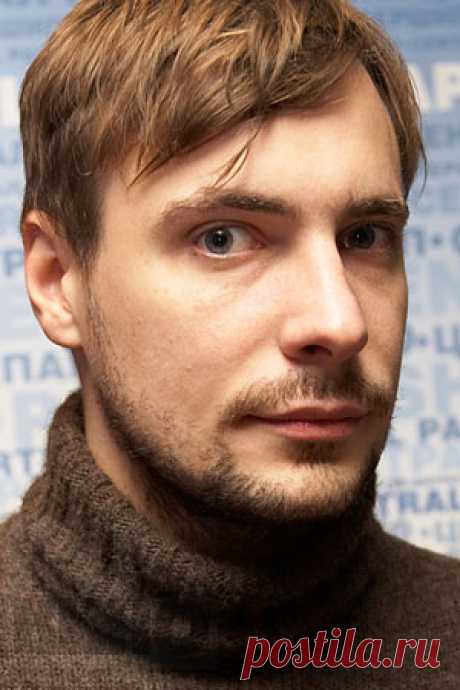 Евгений Цыганов — биография, фильмография, фотографии актёра Родился 15 марта 1979г. в Москве. С 1996 по 1997гг. - студент ВТУ им. Б.В. Щукина (курс А. Граве). В 2001г. окончил режиссерский факультет РАТИ (ГИТИС, мастерская П. Фоменко). С 1988 по 1992гг. - актер Театра на Таганке (детские роли). С 2001г. - актер Театра &quot;Мастерская П. Фоменко&quot;. С 1993 по 1997гг. - участник рок-группы A.S.