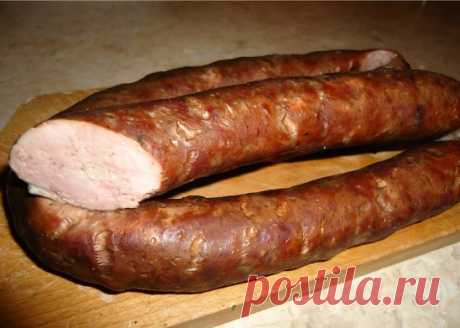 Домашняя копченая колбаса.