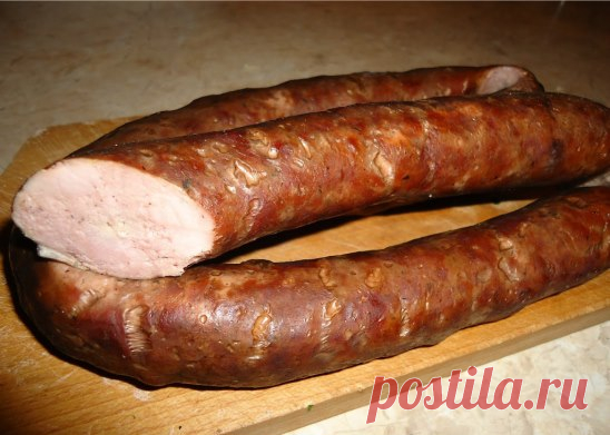 Домашняя копченая колбаса.