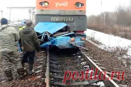 В России произошло второе за день ДТП с поездом