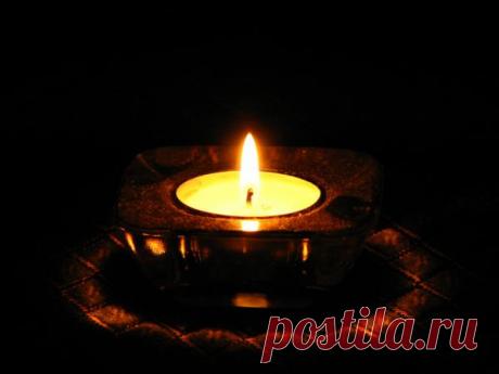 Заговор от болезней и несчастий !!!

По щелям-пропастям, несчастья, разбегитесь, тараканами да мышами под полом сгиньте. Подлые страхи, лютые боли с собой унесите. Чистой воды из колодца принесу, дом мой омою, жизнь мою отчищу. Отчищу, отбелю до бела, чтоб сверкало и сияло. Жизнь моя, стань чистой и светлой. Тьма, пропади и скройся навек. Путь к свету мне откройся.
Показать полностью…