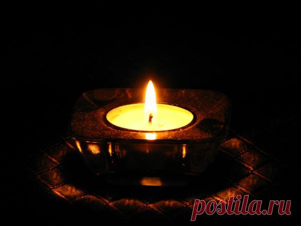 Заговор от болезней и несчастий !!!

По щелям-пропастям, несчастья, разбегитесь, тараканами да мышами под полом сгиньте. Подлые страхи, лютые боли с собой унесите. Чистой воды из колодца принесу, дом мой омою, жизнь мою отчищу. Отчищу, отбелю до бела, чтоб сверкало и сияло. Жизнь моя, стань чистой и светлой. Тьма, пропади и скройся навек. Путь к свету мне откройся.
Показать полностью…