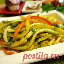 Кабачки по-корейски - Пошаговый рецепт с фото |  Закуски Самое главное преимущество такого популярного овоща как кабачок - его низкая калорийность. Благодаря этому кабачки просто незаменимы в диетической или