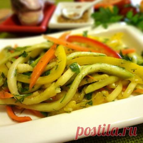 Кабачки по-корейски - Пошаговый рецепт с фото | Закуски Самое главное преимущество такого популярного овоща как кабачок - его низкая калорийность. Благодаря этому кабачки просто незаменимы в диетической или