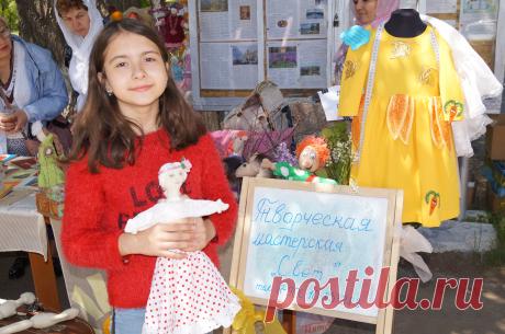 Это мы на Празднике Славянской письменности (куколок детям раздавали на пожертвования - кто сколько даст)