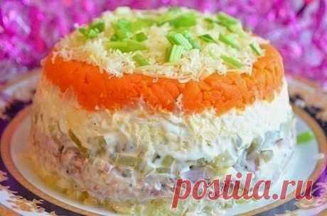 Салат из консервир. горбуши с маринованными огурчиками