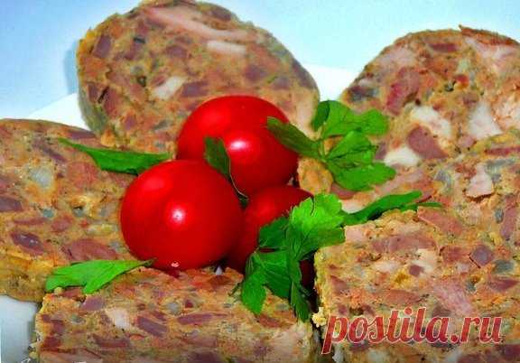Как приготовить домашнюю колбасу из куриных потрошков Берем:куриные желудочки(пупки) =250гкуриная печень =250гкуриные сердечки= 250гкуриный окорочек крупный= 1 шт.лук репчатый =3 средние головкияйца куриные крупные= 4штманка =5 ст.ложек.сливочное масло д…