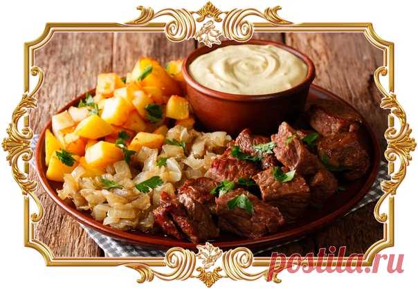 #Жареная #говядина #с #картошкой, #луком и #соусом

В Швеции это блюдо называют говядиной «Ридберг», в честь популярного ещё в XIX веке отеля в Стокгольме и ресторана при нём. Подача практически не изменилась за долгое время: #мясо, лук и картошка обжариваются по отдельности, а после выкладываются на тарелку и дополняются горчичным соусом, а иногда и сырым желтком.
Показать полностью...