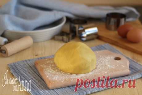 PASTA FROLLA (ricetta base con o senza bimby) Oggi prepariamo la pasta frolla un impasto base molto utilizzato nella pasticceria,ottimo per preparare basi per crostate...