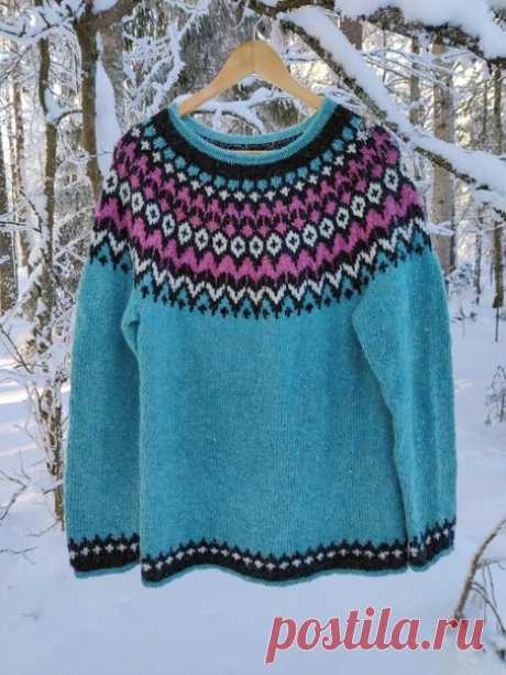 Исландский свитер

Размеры:XS(S)M(L)XL(XXL)XXXL.
Размер исландского трикотажа определяется окружностью в самой широкой точке подола.
Взрослый размер / окружность подола (см):
ХS / 80-86, S / 86-92, М /92-98, L/98-105, XL/105-112, XXL/112-120, XXXL/ 120-128.

Для тела набрать 114(126)132(138)150(156)168 пет.
Для рукава набрать 34(36)36(38)40(42)42 пет.
Кокетка : Соедините рукава и корпус