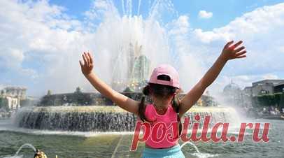 +32 °C и грозовой фронт: синоптики предупредили москвичей о резких изменениях в погоде в ближайшее время. В течение этой недели температура в столичном регионе будет стремительно повышаться: к выходным воздух прогреется до +27...+29 °C, а в понедельник повысится до +30...+32 °C, предупреждают синоптики. После этого на регион обрушится грозовой фронт, который принесёт ливни и похолодание до +23 °C. Какие части России в ближайшее время тоже накроет жара, а какие зальёт дождями — в материале RT.…