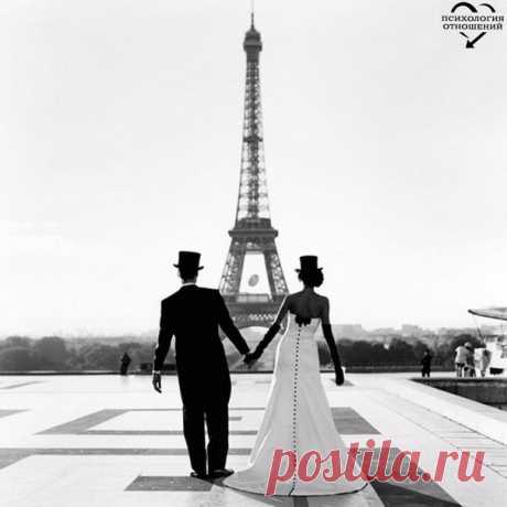 – Ты считаешь, что любишь, – продолжала она с напором. – Но что такое «любить» – не знаешь и сам. Можешь ли ты честно сказать, что не ищешь своих удовольствий? Не раздражаешься, готов принимать человека и в болезни, и в дурном настроении, готов бесконечно терпеть? Прощать несовершенство, ошибки, недостатки? Некрасивость, появляющиеся морщины, портящиеся постепенно зубы? Всегда отдавать, ничего не получая взамен? Любовь – это бесконечные мелкие жертвы. Крупные жертвы от тебя будут требовать…