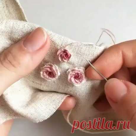 Видео уроки. группа 😋😋 в Instagram: «Вот еще она интересная идея😍😍#брошь #бисер #короны #изделияручнойработы # #брошьцветок #брошки #брошкиизбисера #брошкиручнойработы…»
