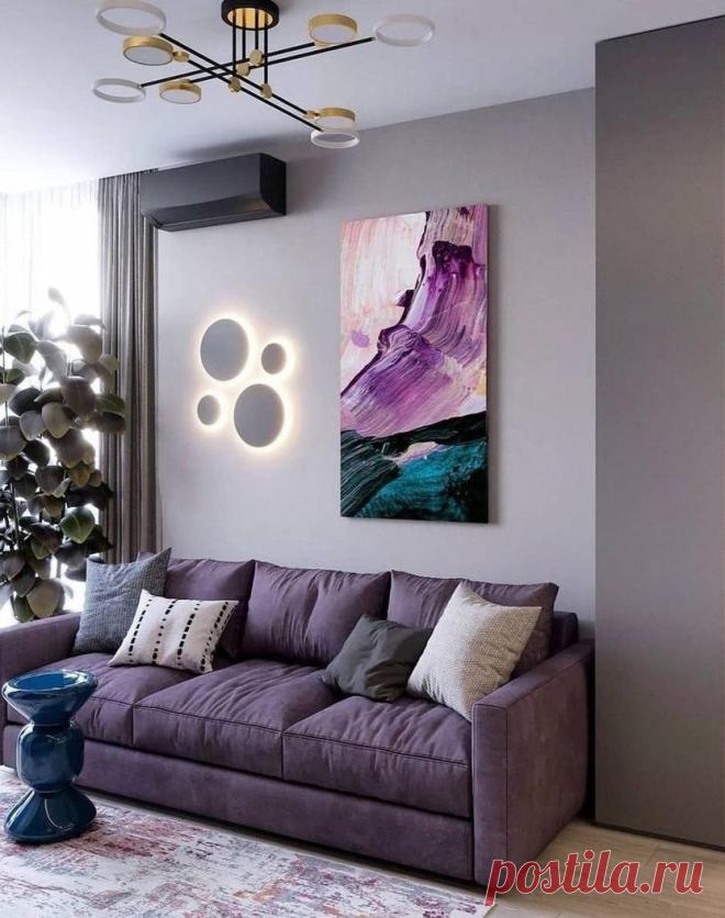 Красивая гостиная в сиреневом цвете