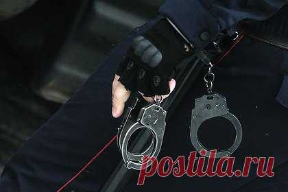 Среди задержанных за развращение 13-летней россиянки оказался ее отец