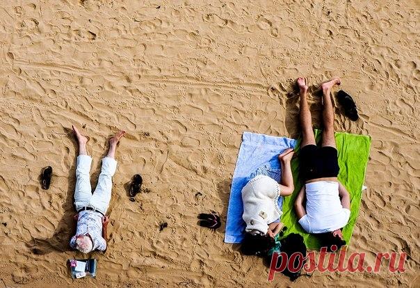 Эксперты подсчитали «пляжную плотность» в разных городах России. Лидерский показатель составил 22 человека на 1 кв. метр пляжной зоны – догадаетесь, кто разделил первое место?