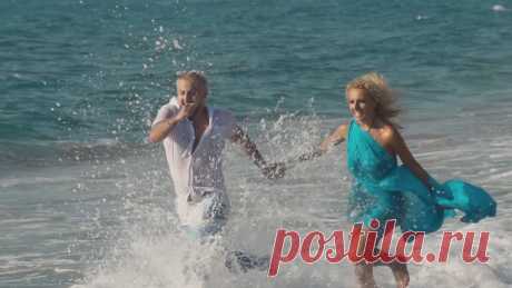 (10) Facebook