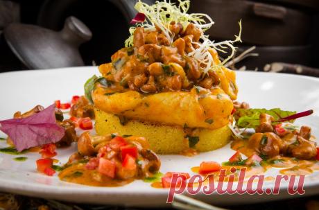 Мурманская треска с лисичками и кремовой полентой — Рецепты от Елены Чекаловой