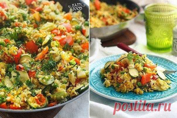 Рис с овощами а ля паэлья.

Это замечательное сытное блюдо с отсылками к известной испанской паэлье поможет порадовать вас и ваших родных. Приготовить его не составит никакого труда, зато сколько удовольствия! К тому же, мне кажется, что рис этот еще и очень красивый - не стыдно на стол поставить для гостей)

Вам потребуется:

1,5 стакана риса
3 болгарских перца
1 стакан зеленого горошка
1 крупная луковица
2 зубчика чеснока
2 чили
небольшая щепотка шафрана
100 г томатов че...