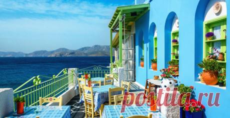 Например, романтично прокатиться на лошадях вдоль морского берега. Или спуститься в кратер вулкана