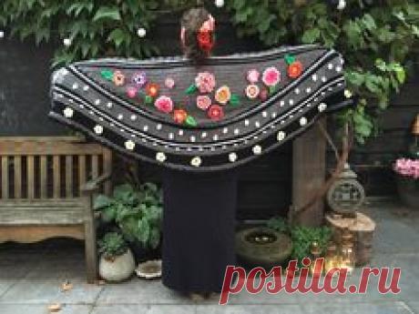 Een persoonlijke favoriet uit mijn Etsy shop https://www.etsy.com/nl/listing/460195802/gehaakte-omslagdoek-haken-bloemen