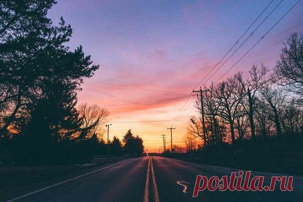 Прежде чем осуждать кого-то возьми его обувь и пройди его путь, попробуй его слезы, почувствуй его боли. Наткнись на каждый камень, о который он споткнулся. И только после этого говори, что ты знаешь - как правильно жить.