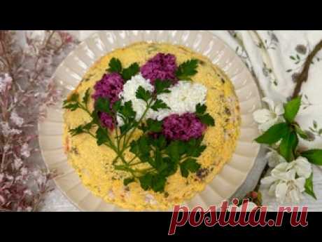 Очень вкусный салат с курицей, называется «Сирень». Готовим на Пасху. Вариаций этого салата много, мне больше нравится этот Очень вкусный салат с курицей, называется «Сирень». Готовим на Пасху. Версий этого салата много, мне больше нравится именно этот вариант. Все продукты доступные и идеально сочетаются!  Ингредиенты: Яйца: 4шт Свекла: маленький кусочек Куриное филе: 1шт Огурцы маринованные: 150г Шампиньоны: 200г Лук..