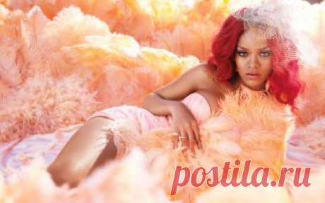 Скачать обои лежит, перья, певица, веер, девушка, шляпка, тату, rihanna, раздел девушки в разрешении 1600x1000