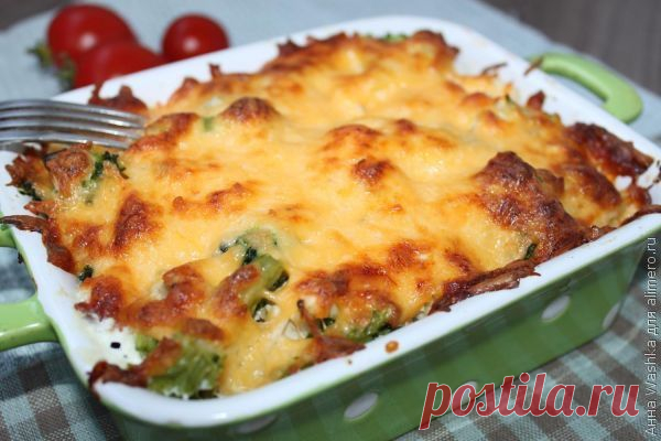 Курица с брокколи, запеченная под сливочным соусом
