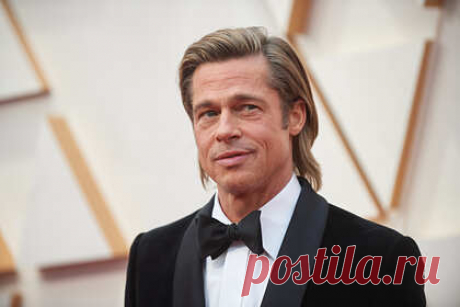 Брэд Питт признался в полном отсутствии вкуса. Голливудский актер Брэд Питт признался в полном отсутствии вкуса в одежде. 57-летний Питт в разговоре с журналистом признался, что его чувство стиля начало ухудшаться с возрастом. По словам актера, следить за трендами — слишком утомительное занятие, поэтому при выборе вещей он руководствуется комфортом.