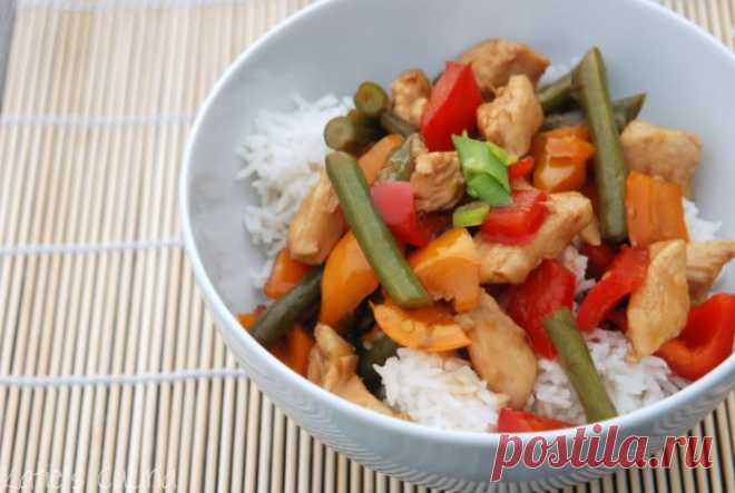 По просьбе читателей: Топ-5 самых вкусных и диетических блюд из курицы 


Теперь мы будем стройными и аппетитными 









1. Куриное филе запеченное с медом и соевым соусом 
На 100 гр — 135 ккал белки — 18.68 жиры — 4.95 углеводы — 11.50
Ингредиенты:Куриное филе — 400 …