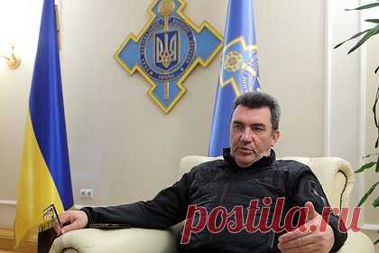 «Украина обеспокоена» Секретарь СНБО Данилов признал, что Запад указывает Киеву на необходимость переговоров с Россией. Секретарь СНБО Украины Алексей Данилов признал, что Запад указывает Киеву на необходимость переговоров с Россией. Он отметил, что подобная тенденция вызывает обеспокоенность Украины. Он добавил, что западные союзники начинают ощущать усталость от конфликта, их интерес снижается из-за ситуации на Ближнем Востоке.