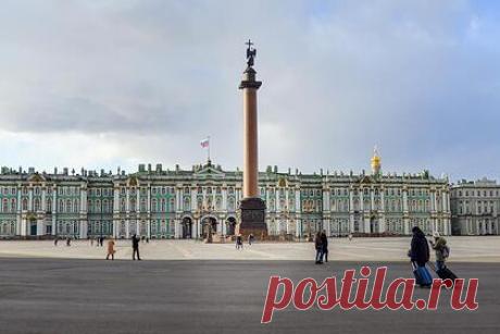 Здание Эрмитажа перекрасят. В Санкт-Петербурге решили перекрасить Зимний дворец, где располагается музей изобразительного и декоративно-прикладного искусства «Государственный Эрмитаж». Реставраторы сохранят традиционную цветовую гамму, говорится на сайте Эрмитажа. Реставрация здания запланирована на 2023 год.