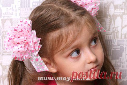 Как сделать бант из ленты для юной модницы. Новый подробный мастер-класс от сайта moymk.ru
Берите на вооружение, мамочки и бабушки :)
