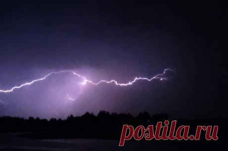 Женщина получила ожоги при ударе молнии в Коломне. Пострадавшая доставлена в больницу.