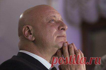 Из МГИМО уволили преподавателя, который позвал на лекцию Ивана Урганта. Что известно о скандале?. Заместителя декана факультета международной журналистики МГИМО Юрия Кобаладзе уволили после того, как он пригласил на лекцию телеведущего Ивана Урганта. Об этом 15 ноября сообщили его студенты. Учащиеся утверждают, что после встречи с Ургантом, вуз попросил преподавателя приглашать на лекции военных корреспондентов.