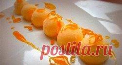 Вкуснейшее мандариновое мороженое.
#новыйгод
Этот способ приготовления домашнего мороженого невероятно прост!
Ингредиенты:
Мандарины — 8 шт. / 250 г
Сметана ( 20% ) — 400 г
Молоко сгущённое — 1 банка
Приготовление:
1. Мандарины очистить, разделить на дольки и измельчить в блендере.
2. Затем по желанию можно протереть мандариновое пюре через сито, чтобы избавиться от кожицы, а можно этого не делать.
3. Затем в блендере смешать сметану, сгущёнку и мандариновый сок-пюре.
4. Вылить в пластик