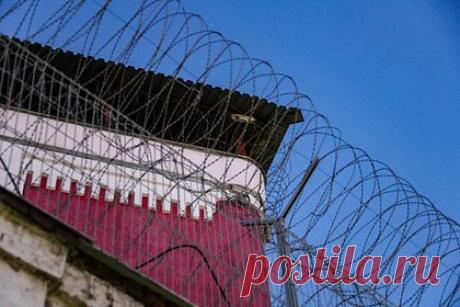 Россиянина осудили на шесть лет за попытку зарезать решившего отдохнуть отчима. В Алтайском крае 39-летнего жителя Чарышского района осудили на шесть лет и два месяца колонии строгого режима за покушение на убийство 63-летнего отчима. По данным следствия, в начале мая 2022 года мужчина выпивал в компании отчима. Когда родственник лег отдохнуть, пасынок взял нож.