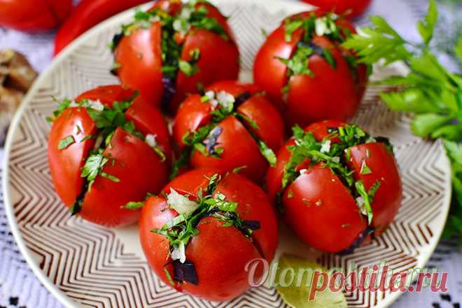 Быстрые помидоры по-армянски — самый вкусный проверенный рецепт Это самый вкусный рецепт быстрого приготовления армянской закуски. А самое главное – она обалденная на вкус и понравится всем любителям острых, пикантных солений. Помидоры по-армянски являют собой спелые либо недозрелые плоды, фаршированные разнообразной зеленью, жгучим перцем и чесночком. Закуска не только оригинальная и вкусная, но и очень красивая, поэтому ее не стыдно поставить даже на праздничный стол дор...