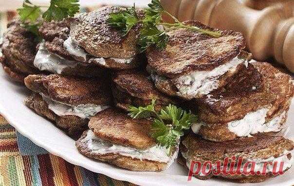🍴 Печеночные оладьи в сметанном соусе