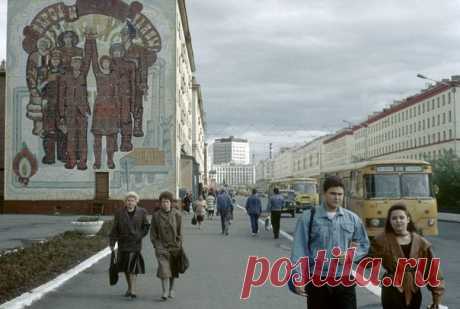 Исторические фотографии довольно мрачной России 90-х от французского фотокорреспондента Жан-Поля Гийото