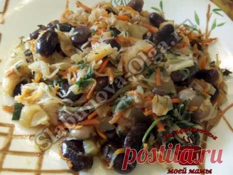 Фасоль тушеная с капустой и кабачками